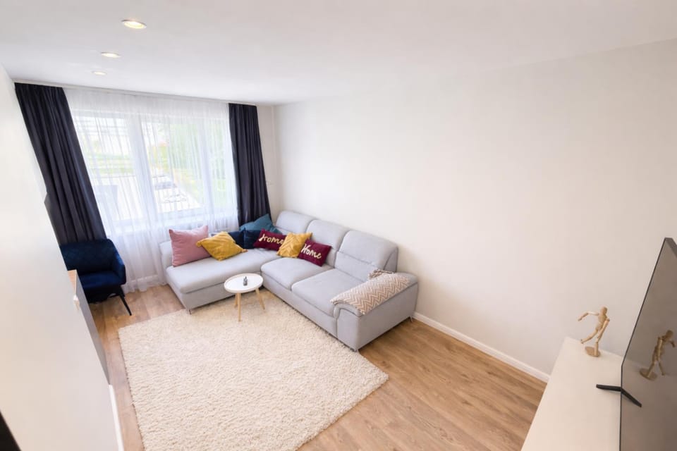 Communal lounge/ TV room, TV and multimedia, Living room, Seating area