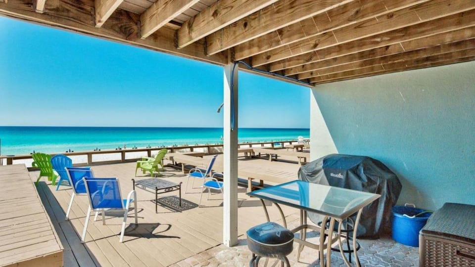 Crystal Beach TH 5 beach front free beach service sleeps 10 House in Destin