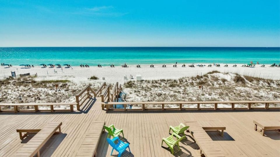 Crystal Beach TH 5 beach front free beach service sleeps 10 House in Destin