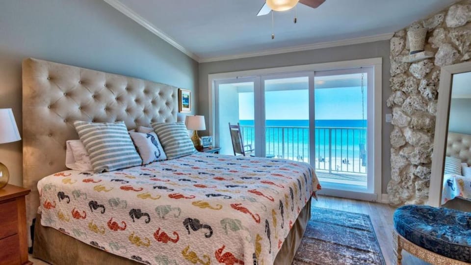 Crystal Beach TH 5 beach front free beach service sleeps 10 House in Destin