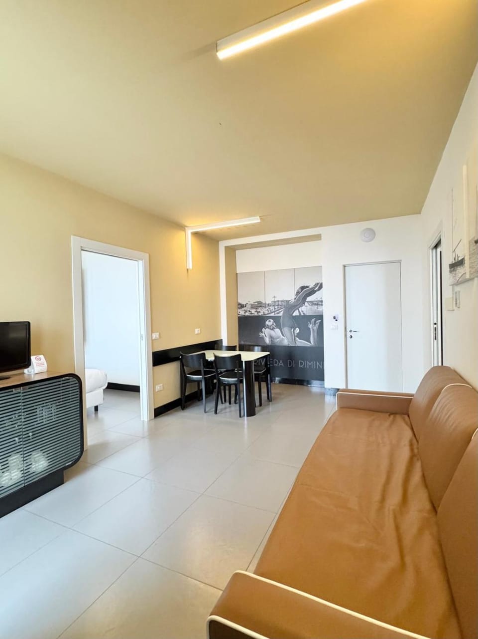 TV and multimedia, Kitchen or kitchenette, Living room, Seating area, Dining area, oven