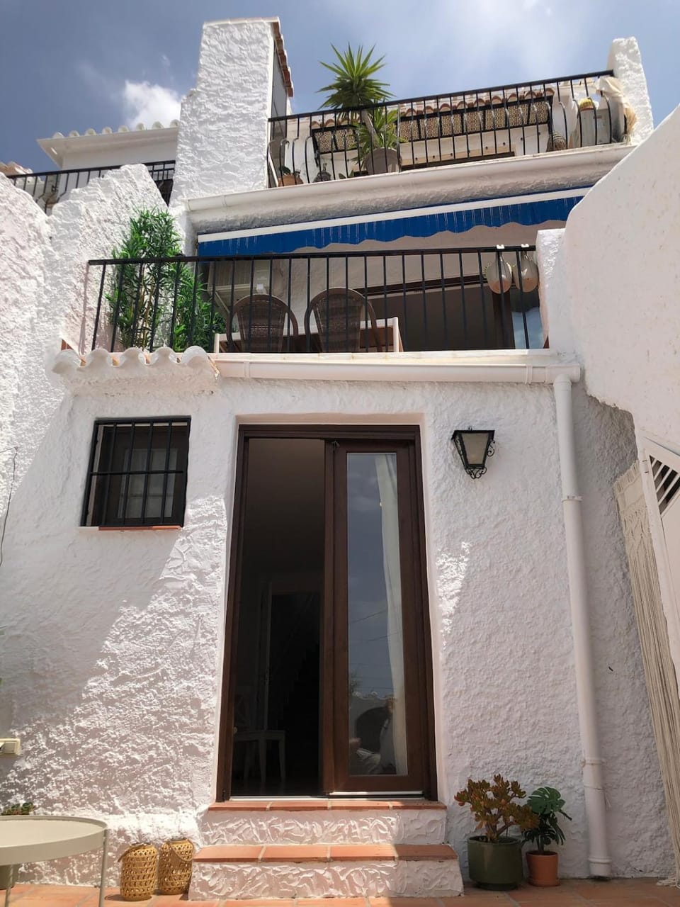 Property building, Patio, Balcony/Terrace