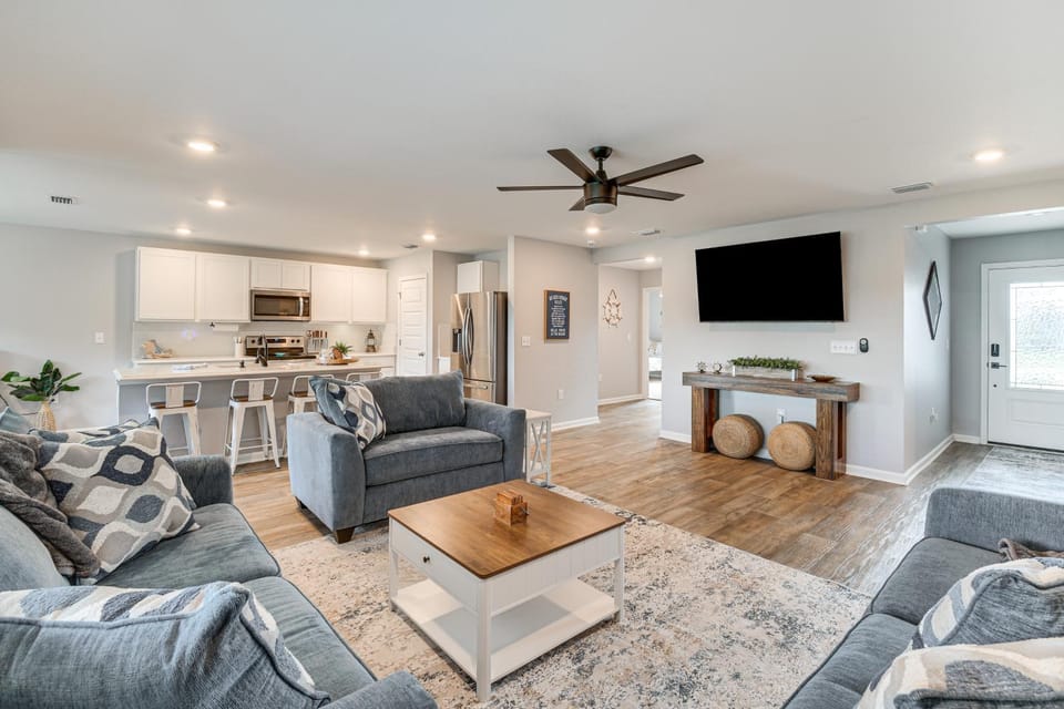 Home 12 Mi to Gulf Shores Beach & Boardwalk! House in Foley