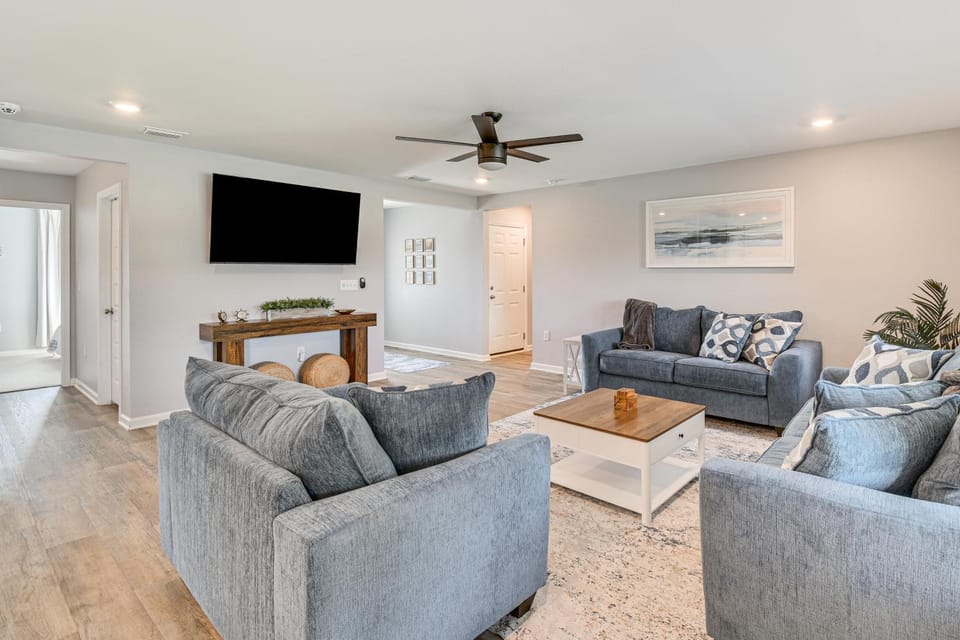 Home 12 Mi to Gulf Shores Beach & Boardwalk! House in Foley