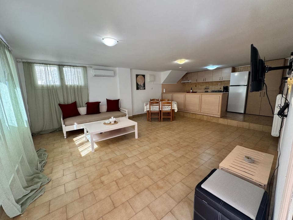 Seating area, Dining area, pet friendly