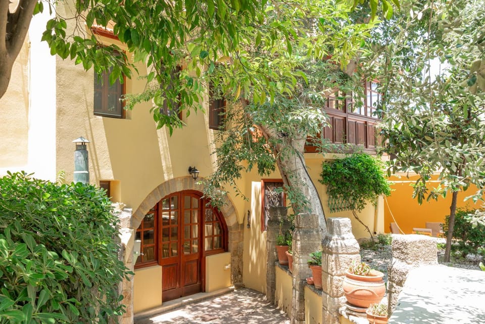 Property building, Day, Garden, Garden view