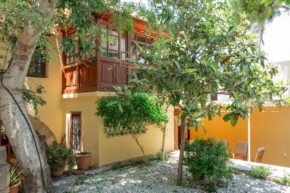 Property building, Day, Garden, Garden view