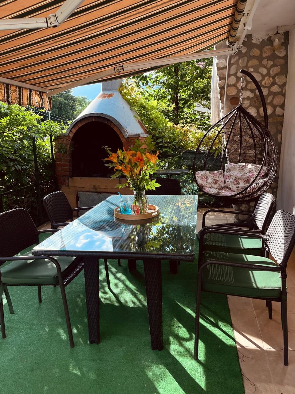 Garden, Seating area, Dining area