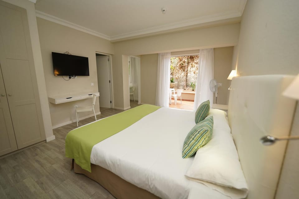 Bed, TV and multimedia