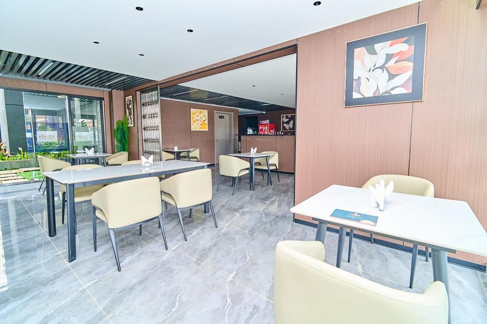 Restaurant/places to eat, Banquet/Function facilities, Seating area