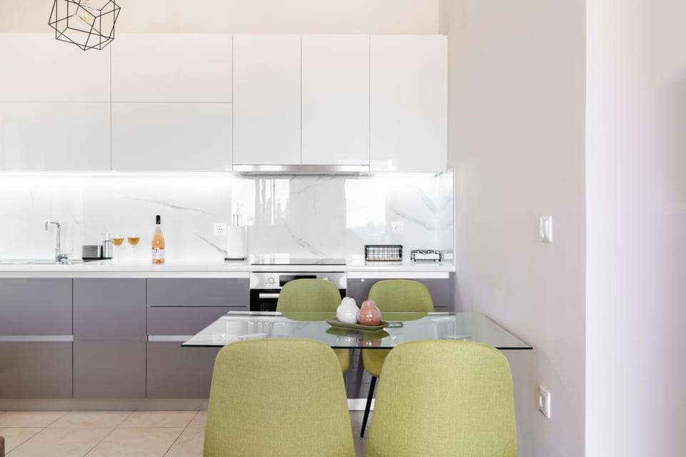 Dining area, kitchen