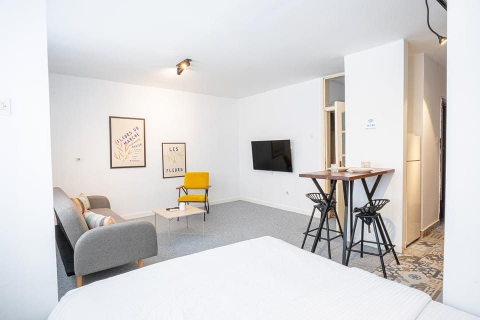 Central Yellow Apartment Apartment in Serbia