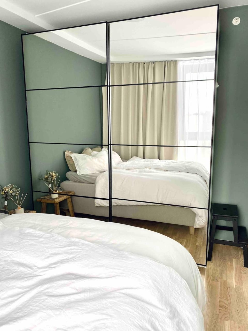 Bedroom, locker
