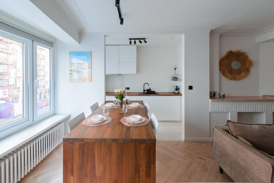 Kitchen or kitchenette, Dining area, stove