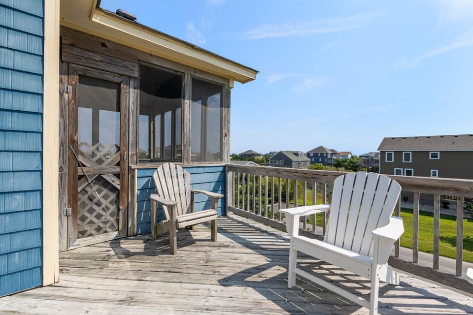 Sea Breeze Blue House in Outer Banks
