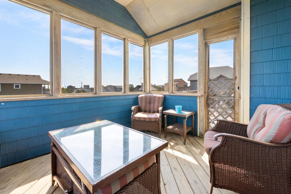 Sea Breeze Blue House in Outer Banks