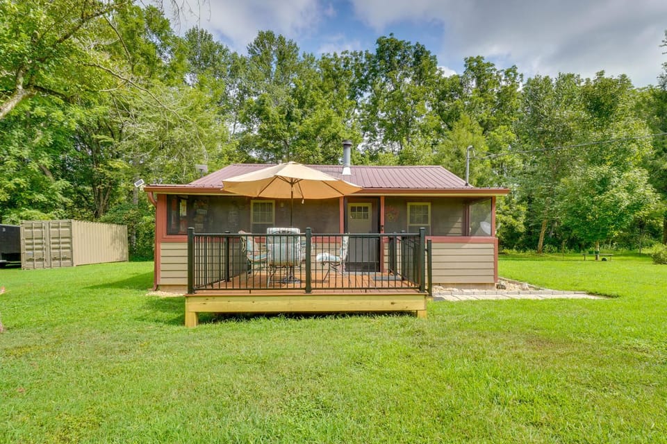 Riverfront Cabin - 6 Mi to Great Smoky Mtns NP! Cabin in Sevier County
