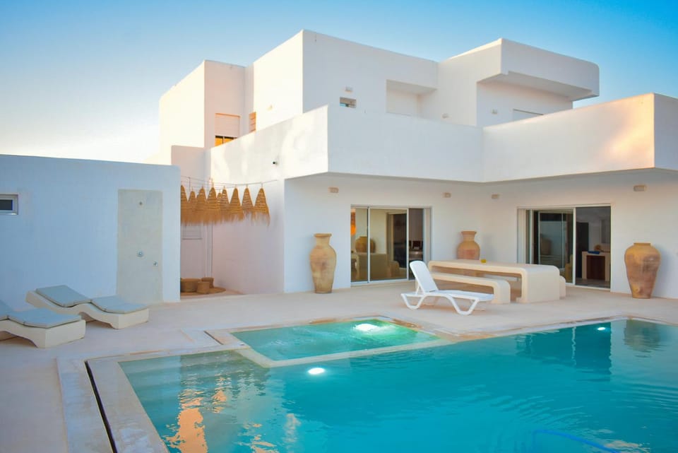 Property building, Pool view, Swimming pool