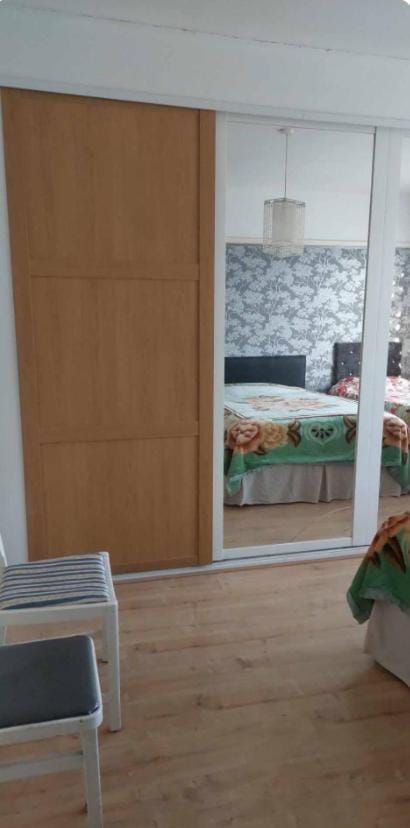 sisters family room up to 3 people Vacation rental in London
