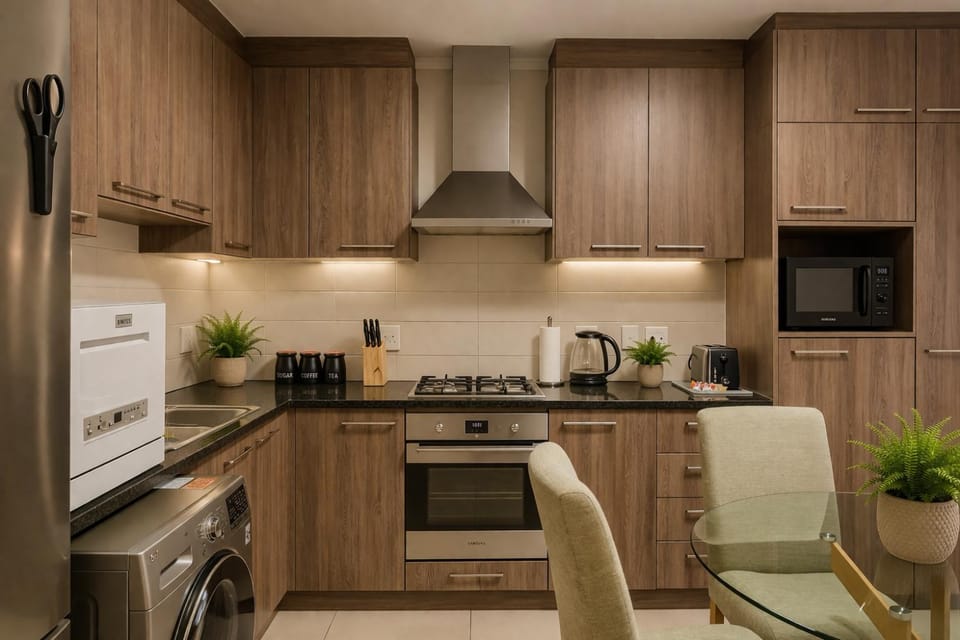 Coffee/tea facilities, Kitchen or kitchenette, Dining area, dishwasher, oven, stove, toaster