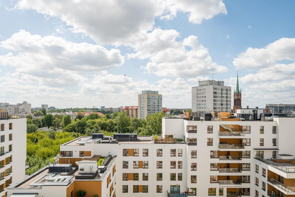 Property building, Day, Neighbourhood, City view, Location