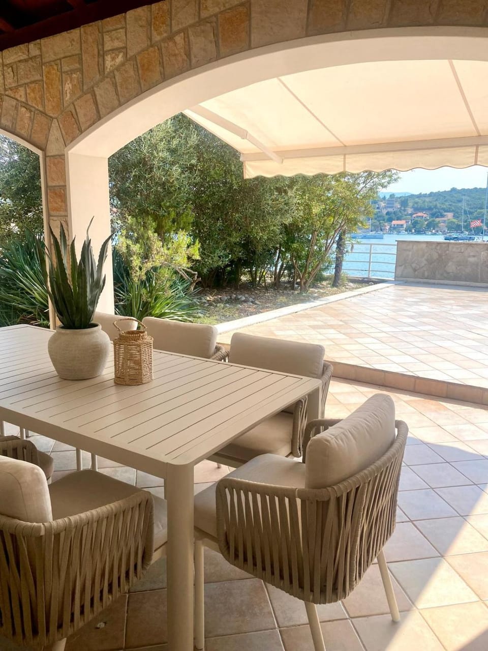 View (from property/room), Balcony/Terrace, Seating area, Sea view