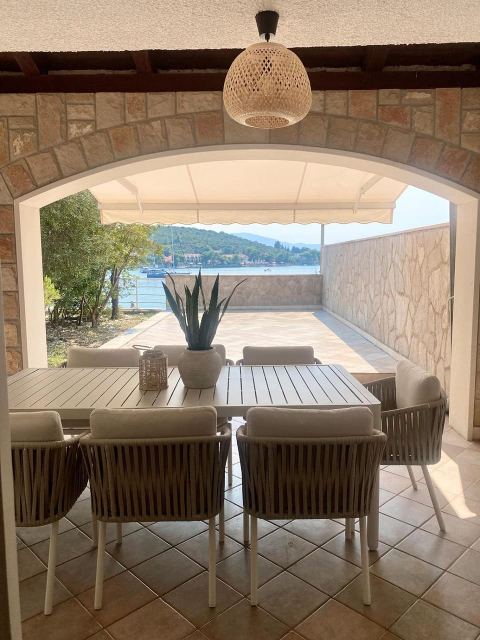 Day, Natural landscape, View (from property/room), Balcony/Terrace, Dining area, Sea view