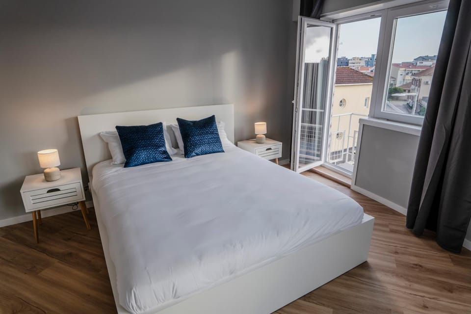 Bed, View (from property/room), Balcony/Terrace, Photo of the whole room, Bedroom