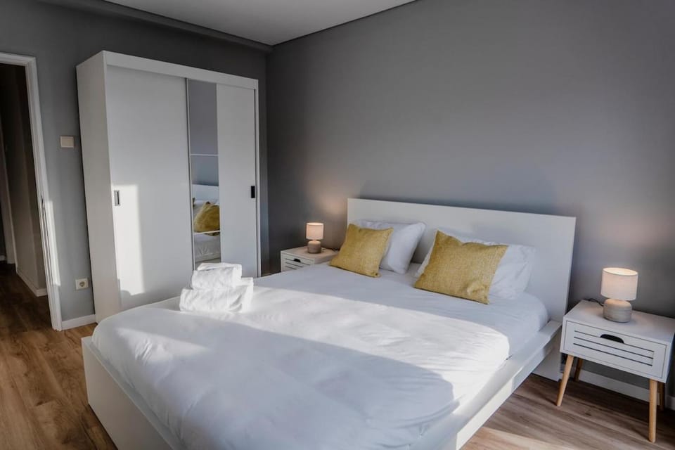 Bed, Photo of the whole room, Bedroom, towels, wardrobe