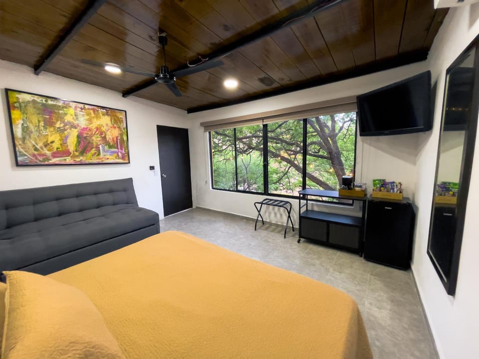 Bed, TV and multimedia, Photo of the whole room, Bedroom