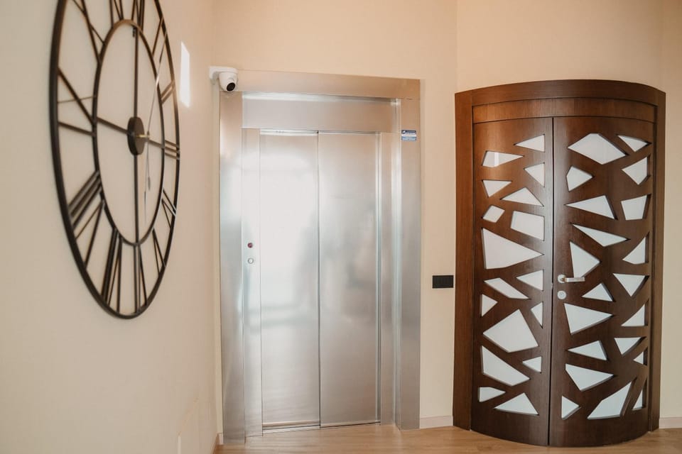 Lobby or reception, elevator