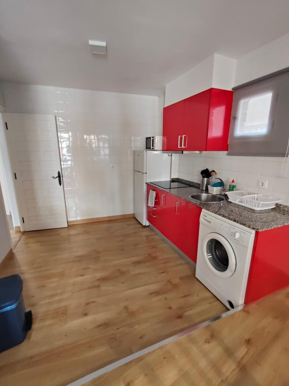 Kitchen or kitchenette, stove, toaster, washing machine