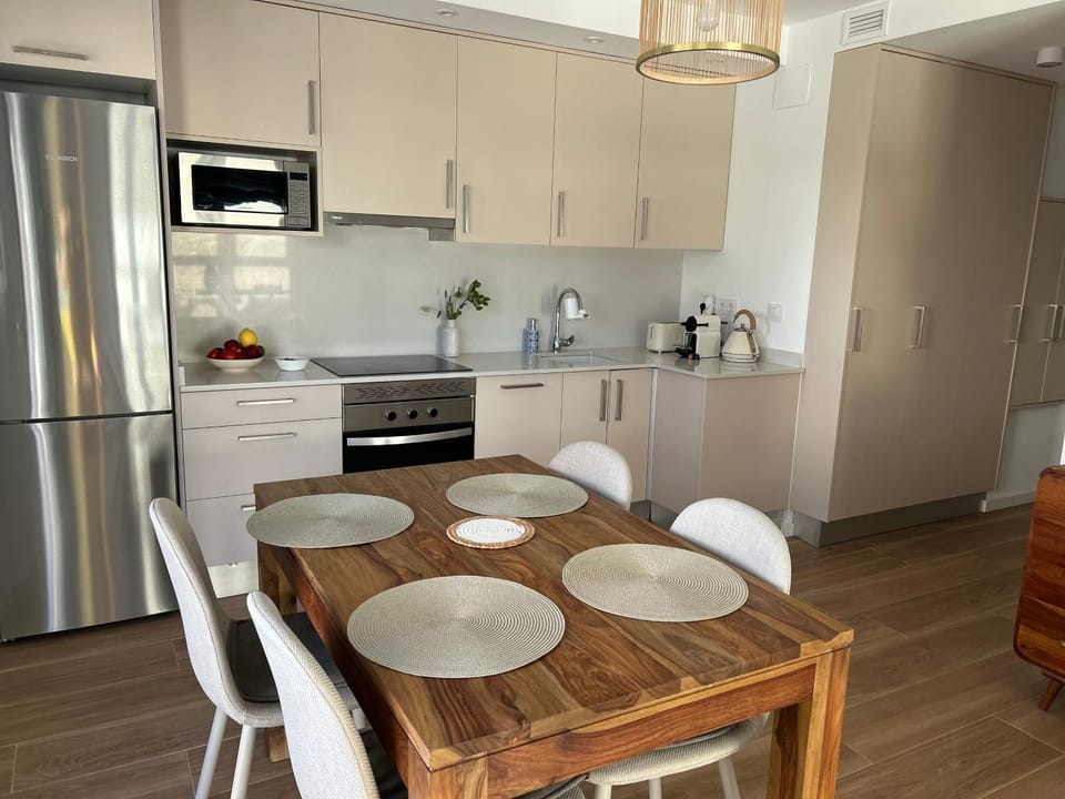 Kitchen or kitchenette, oven