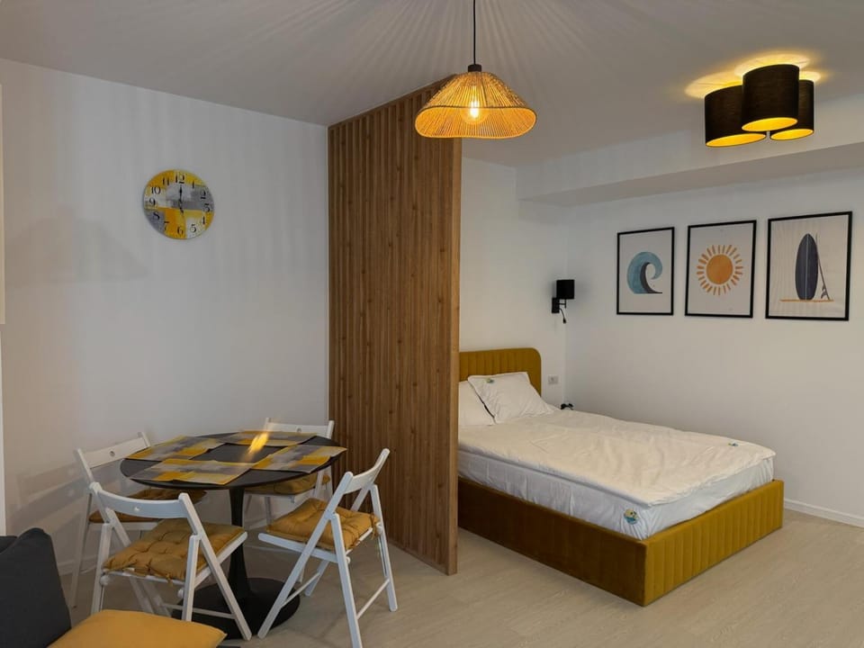 Bed, Dining area