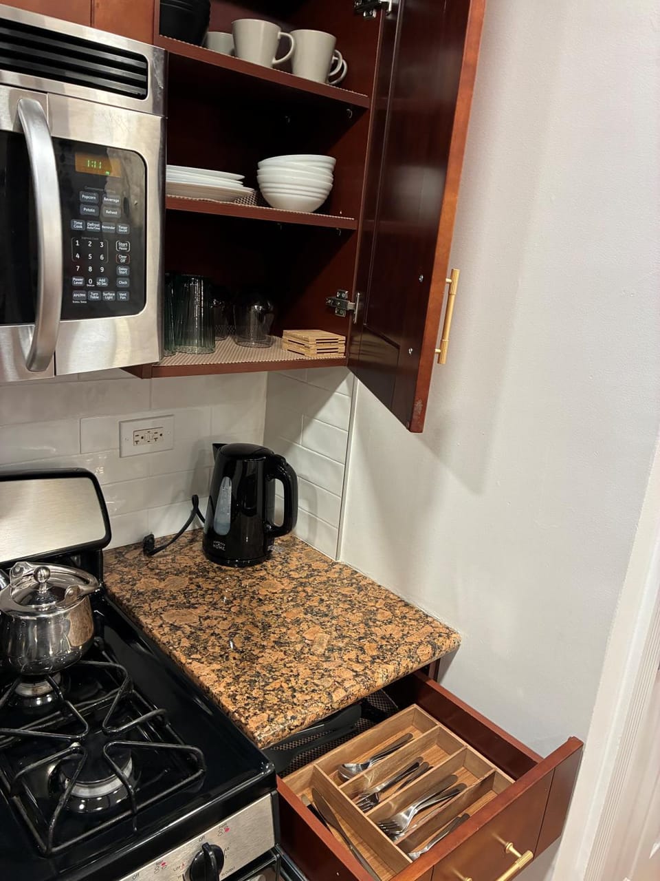 Coffee/tea facilities, Kitchen or kitchenette