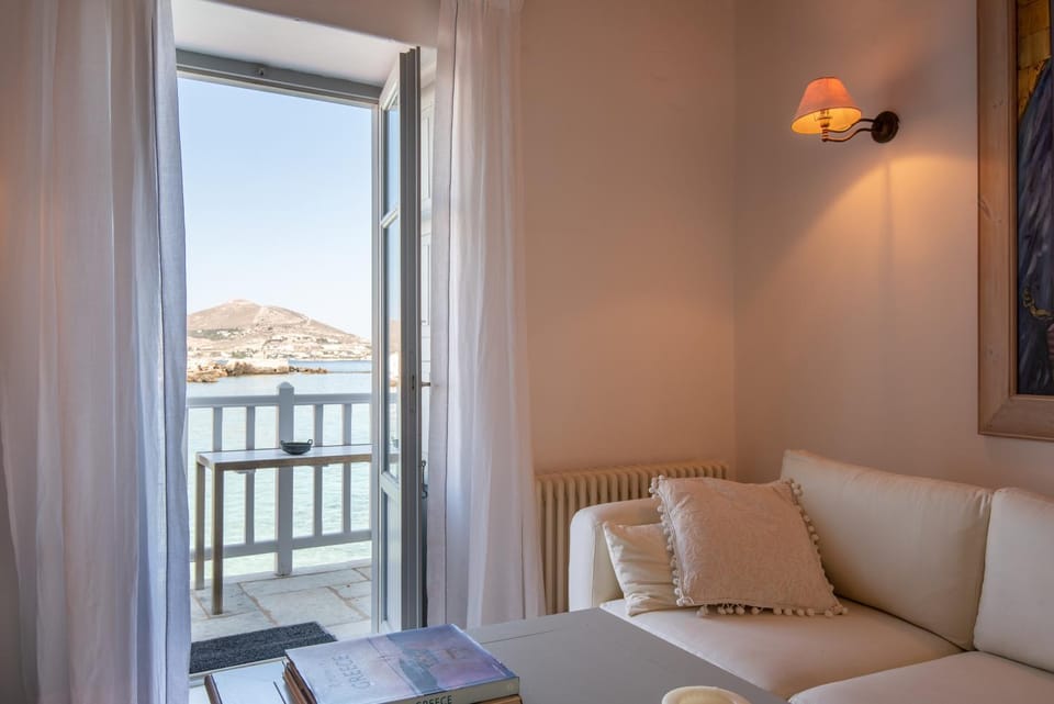 View (from property/room), Balcony/Terrace, Living room, Sea view