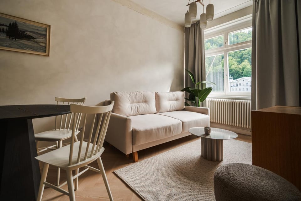 Living room, Photo of the whole room, Seating area, Bedroom