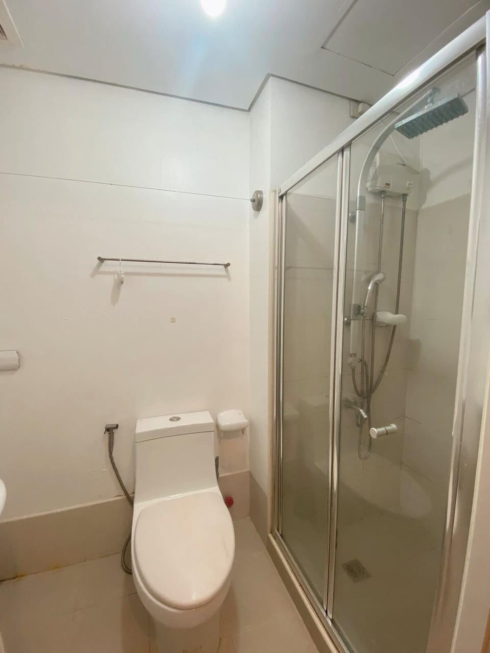 Light Residence Condo with Pool View Apartment in Mandaluyong
