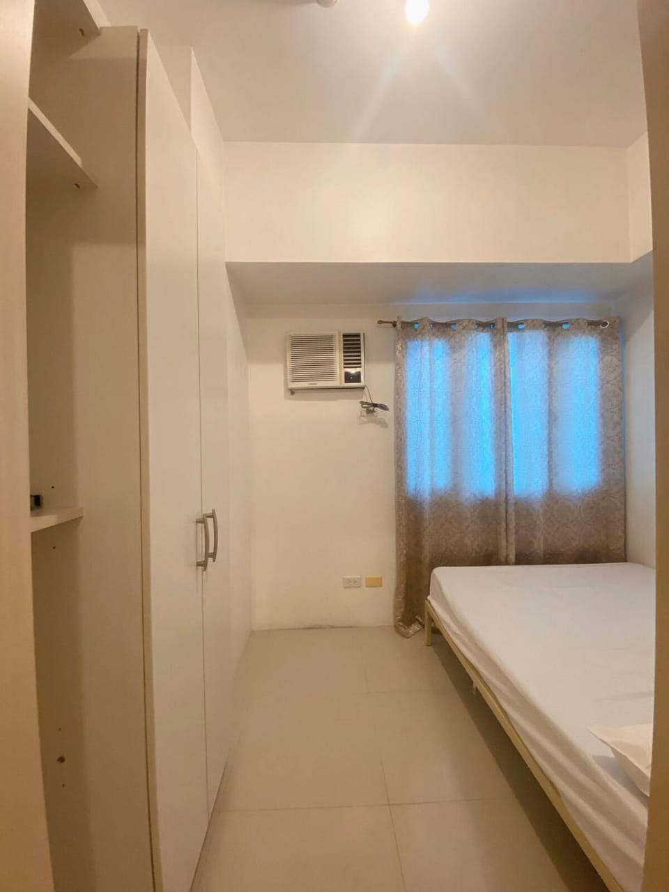 Light Residence Condo with Pool View Apartment in Mandaluyong