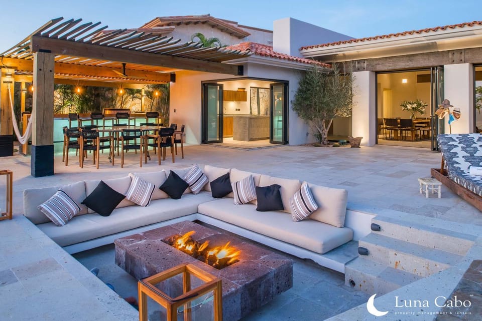 Property building, Patio, Balcony/Terrace, Seating area