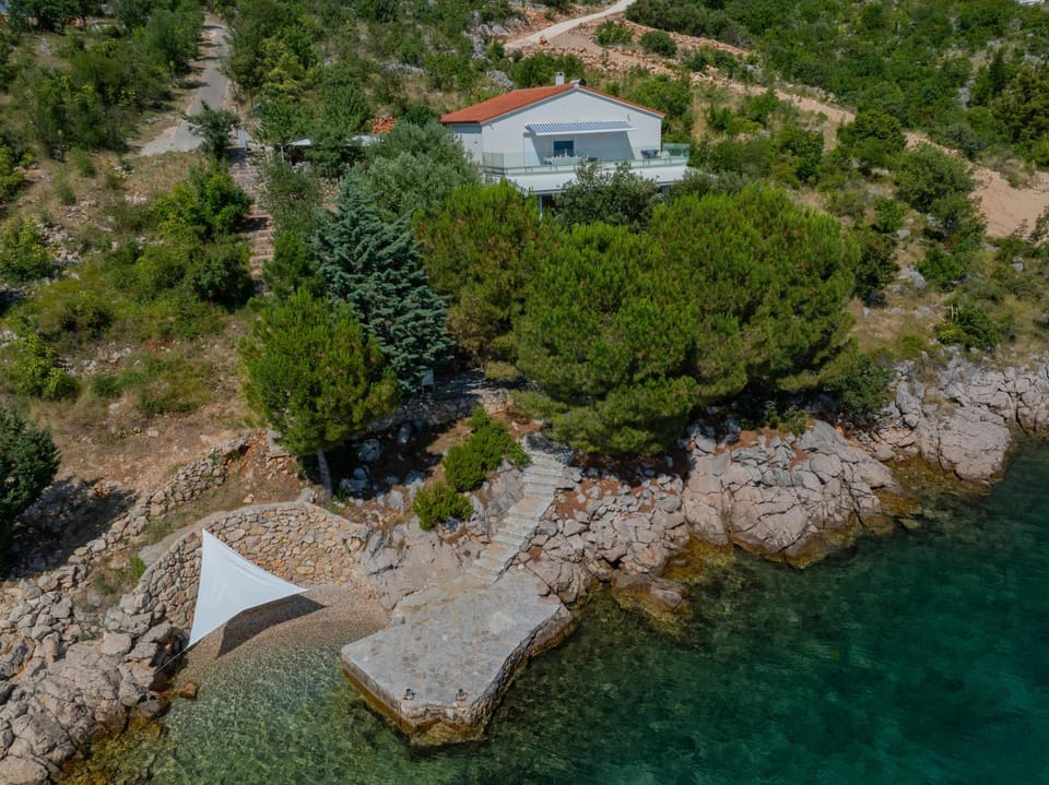 Property building, Day, Bird's eye view