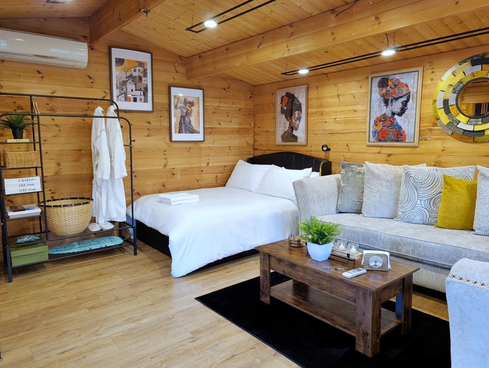 Bed, Living room, Dining area