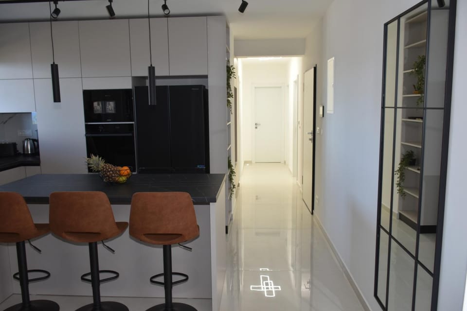 Kitchen or kitchenette, oven