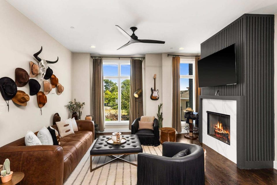 Luxury Nashville - Fire Table Balcony & City Views House in Nashville