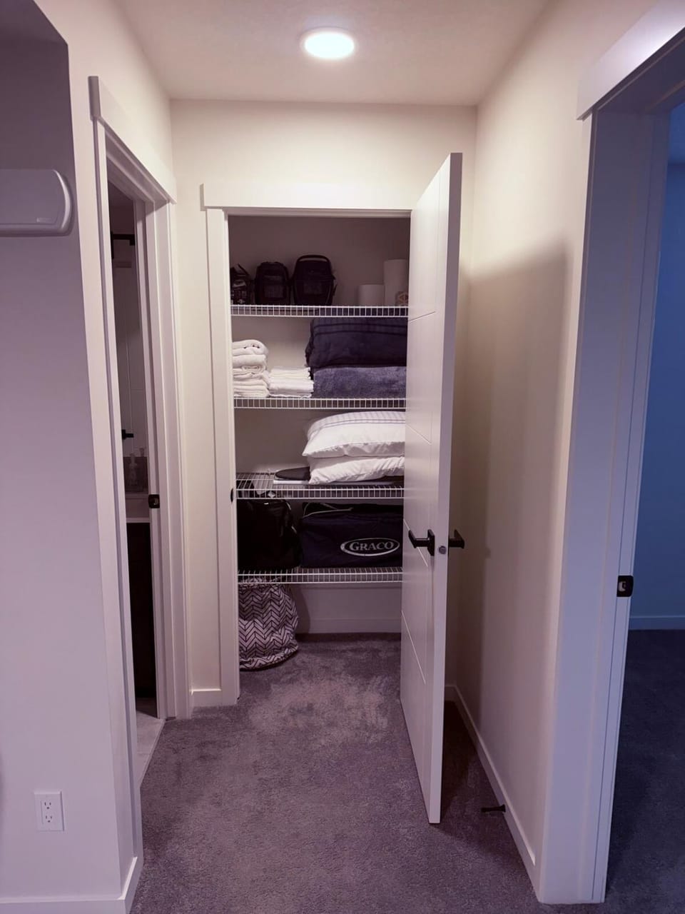 towels, wardrobe