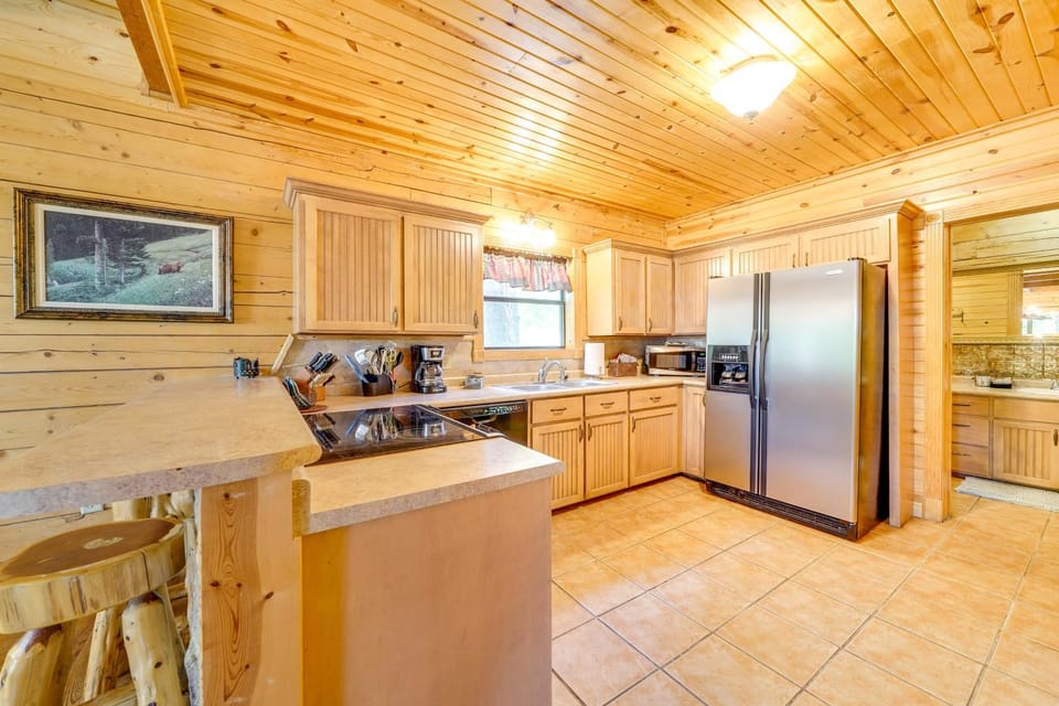 3 Mi to State Park & Lake: Broken Bow Cabin! Cabin in Oklahoma
