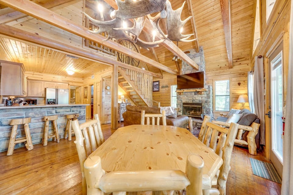 3 Mi to State Park & Lake: Broken Bow Cabin! Cabin in Oklahoma