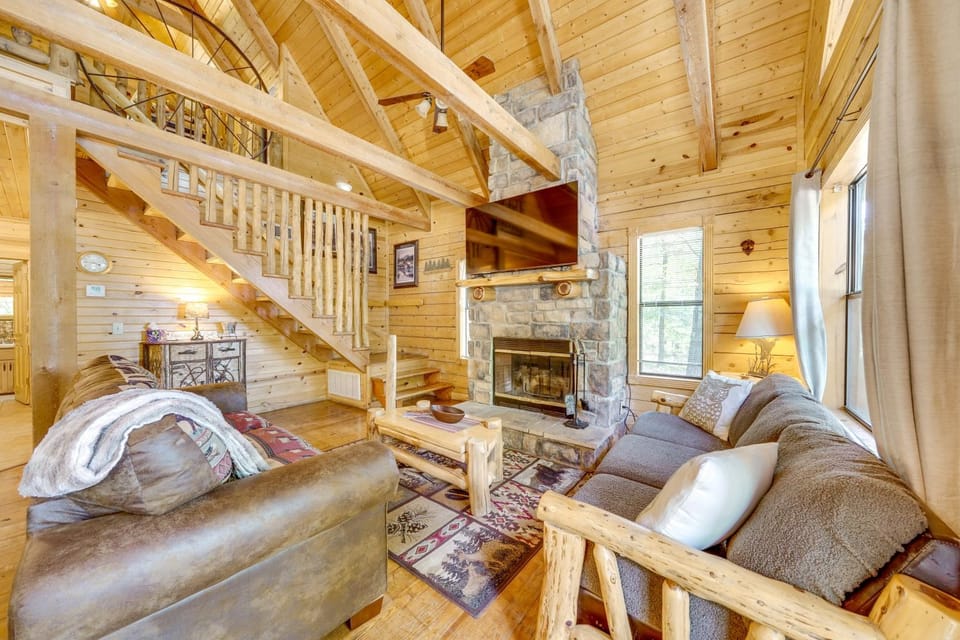 3 Mi to State Park & Lake: Broken Bow Cabin! Cabin in Oklahoma