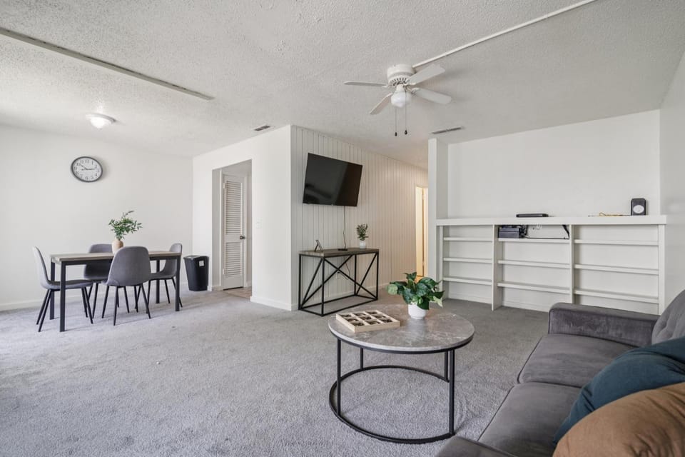 The Trails B210 I Spacious 1 Bed 1 Bath Apartment in Gainesville