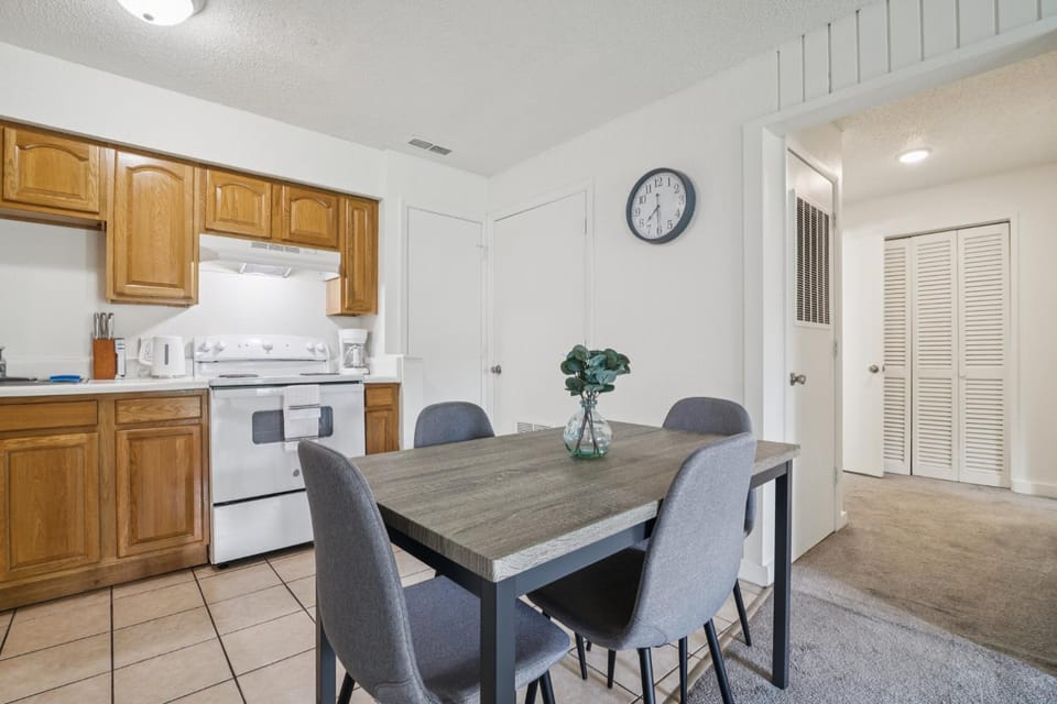 The Trails J252a I Spacious and Comfy 1 Bed 1 Bath Apartment in Gainesville